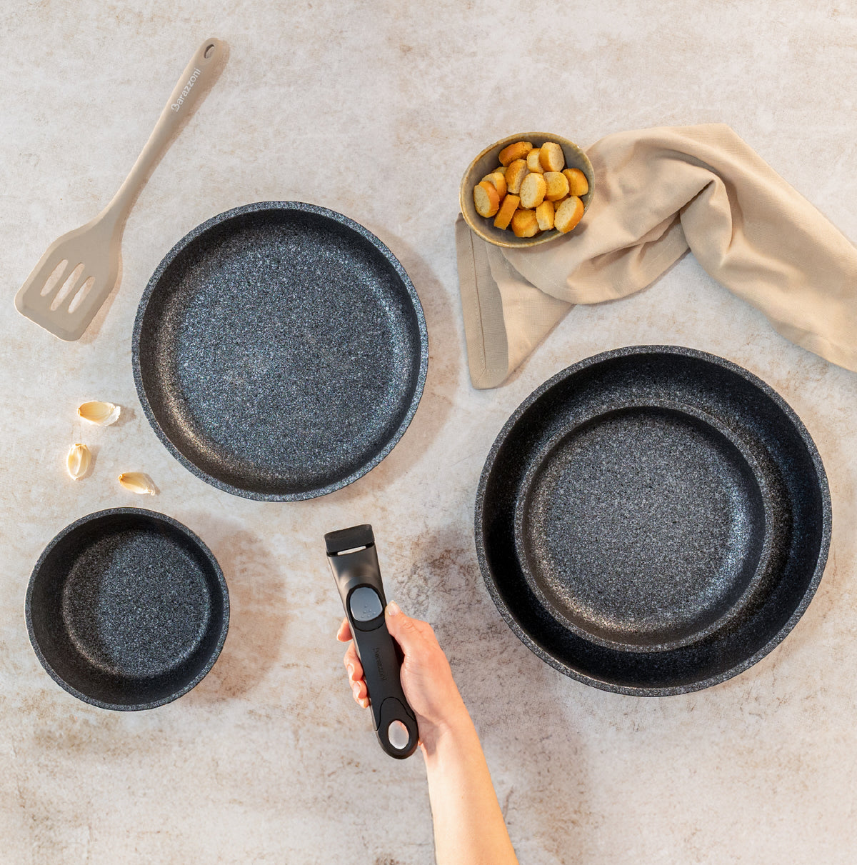 Set antiaderente 3 pezzi - 2 padelle 24/28 cm, 1 casseruola 16 cm + manico staccabile