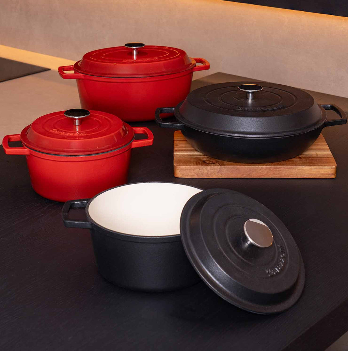 Casserole with lid - matte black
